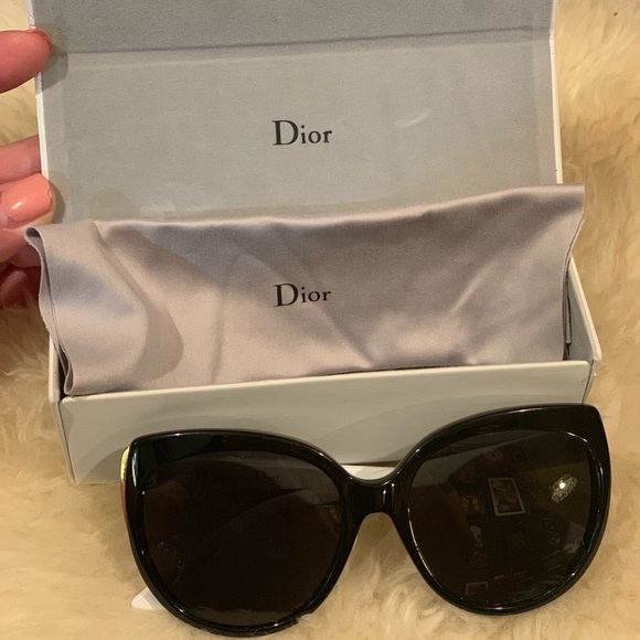 Dior Accessories - DIOR sunglasses 🕶